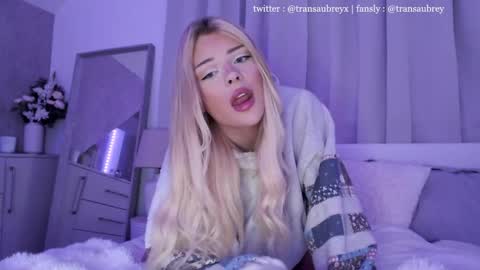 Snapshot of transaubrey chatting on 10-17-25, 08:22 aubrey 3 online show from 10-17-25, 08:22