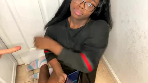 Snapshot of transgirl_omi chatting on 10-01-25, 03:12 TransDomme Omi online show from 10-01-25, 03:12