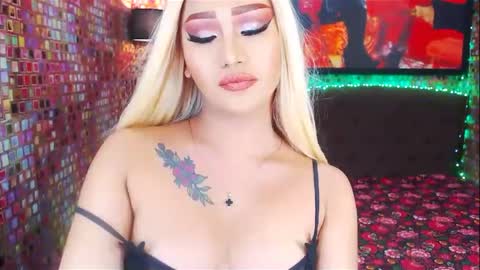 Snapshot of transplayfullolivia chatting on 02-05-25, 08:32 KYLIE BELLA  TS online show from 02-05-25, 08:32