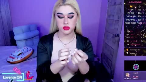 Snapshot of transsalawahan chatting on 02-25-25, 12:03 BELLA online show from 02-25-25, 12:03