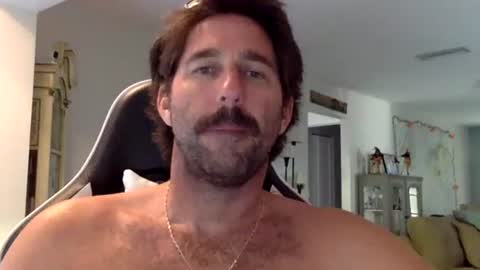 TravisKenn online show from 10-18-25, 08:42