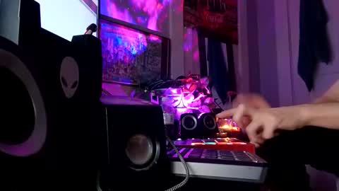 Snapshot of travism211 chatting on 11-27-25, 06:43 travism211 online show from 11-27-25, 06:43