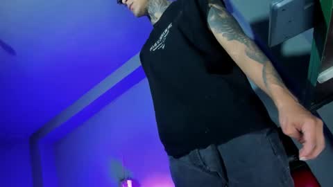 TRAV - INDEPENDENT MODEL online show from 09-21-25, 03:52