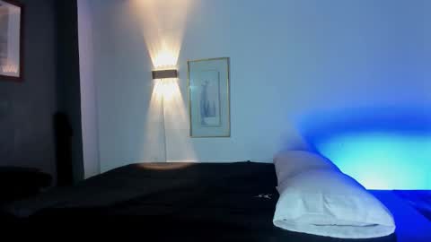 TRAV - INDEPENDENT MODEL online show from 11-30-25, 06:34