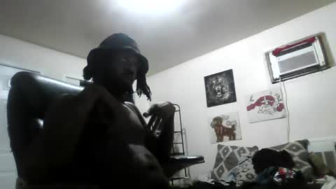 Snapshot of tray713152 chatting on 06-18-26, 01:17 10Thickness online show from 06-18-26, 01:17