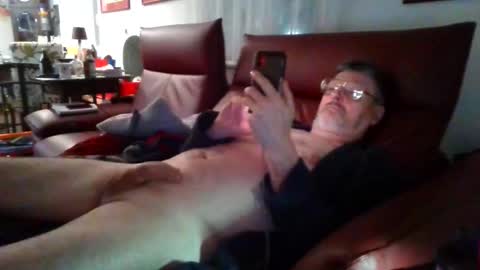 trebgeis1 online show from 02-26-26, 05:17