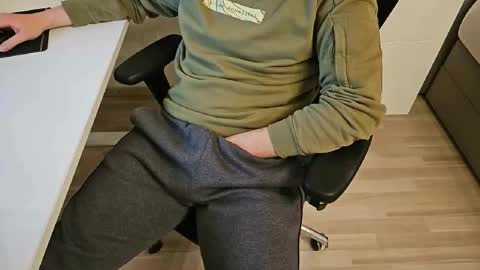 tree1989 online show from 02-10-25, 06:24