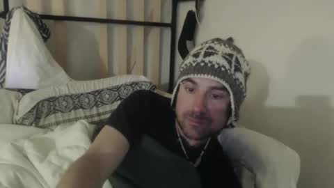 TreeHugger queer online show from 11-23-25, 03:39