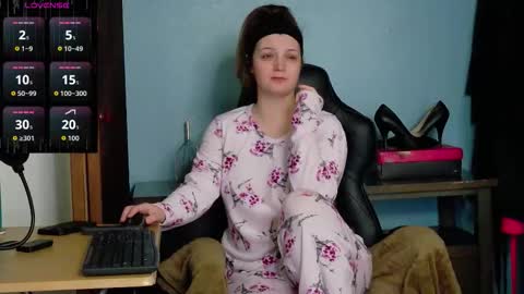 Snapshot of treejeanne chatting on 10-12-25, 02:54 TreeJeanne online show from 10-12-25, 02:54
