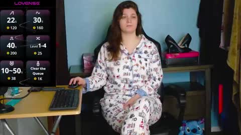 TreeJeanne online show from 11-21-25, 02:54