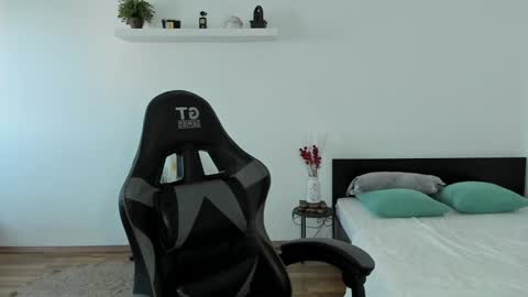 Snapshot of trentwest_ chatting on 01-02-25, 11:41 Trent online show from 01-02-25, 11:41