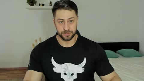 Snapshot of trentwest_ chatting on 02-01-25, 08:18 Trent online show from 02-01-25, 08:18