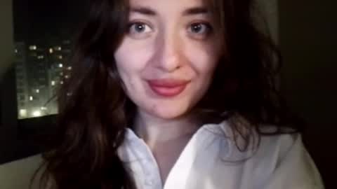 Snapshot of tressielestronge chatting on 03-19-26, 05:39 Bella online show from 03-19-26, 05:39