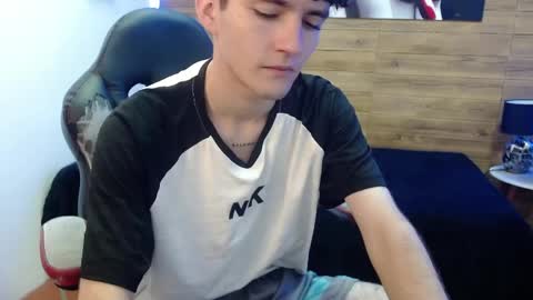 Snapshot of trevor_mob chatting on 04-28-26, 04:34 trevor_mob online show from 04-28-26, 04:34