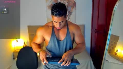 Snapshot of trevor_vinc chatting on 01-12-25, 01:37 trevor online show from 01-12-25, 01:37