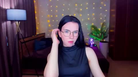 TriciaDaisy online show from 04-21-26, 06:41