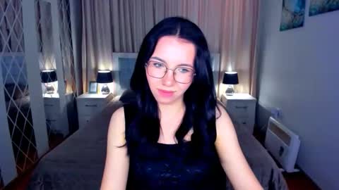 TriciaDaisy online show from 05-04-26, 02:35