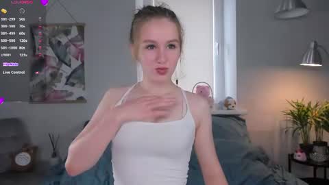 Snapshot of trinahillier chatting on 07-25-26, 07:50 Bubbles online show from 07-25-26, 07:50