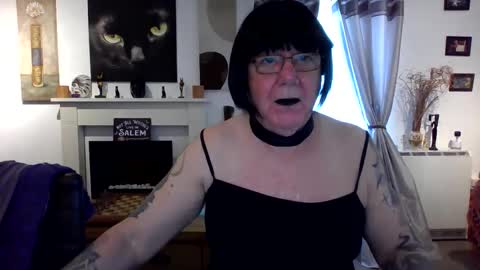 Snapshot of trinity1011 chatting on 05-28-26, 05:49 trinity1011 online show from 05-28-26, 05:49