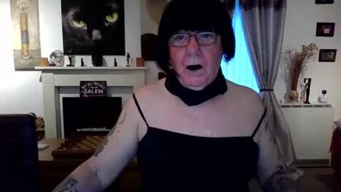 Snapshot of trinity1011 chatting on 06-04-26, 04:51 trinity1011 online show from 06-04-26, 04:51