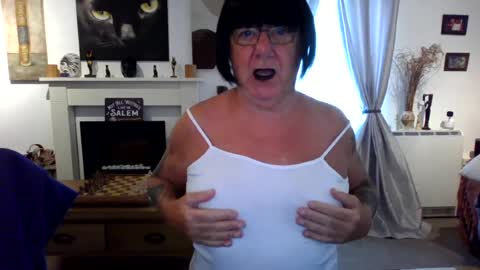 Snapshot of trinity1011 chatting on 06-23-26, 05:49 trinity1011 online show from 06-23-26, 05:49