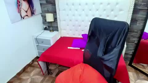 Snapshot of trinity_tsx chatting on 07-30-26, 11:04 SOFIA online show from 07-30-26, 11:04