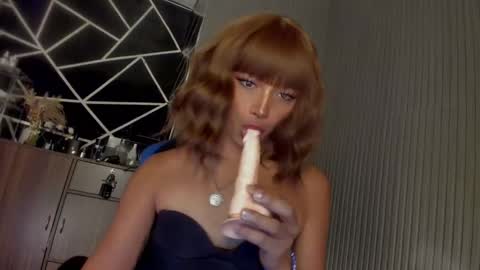 Ms Ella online show from 01-13-25, 02:00