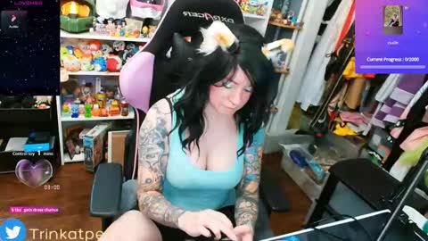 Snapshot of trinitykatze chatting on 09-30-25, 07:52 Trin Kat pet online show from 09-30-25, 07:52