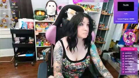 Snapshot of trinitykatze chatting on 10-15-25, 08:20 Trin Kat pet online show from 10-15-25, 08:20