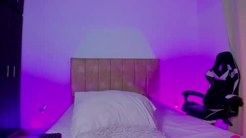 Snapshot of trinydoll chatting on 03-09-26, 02:10 Triny online show from 03-09-26, 02:10