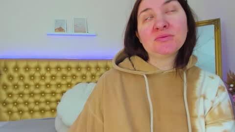 Mia online show from 04-05-26, 05:04