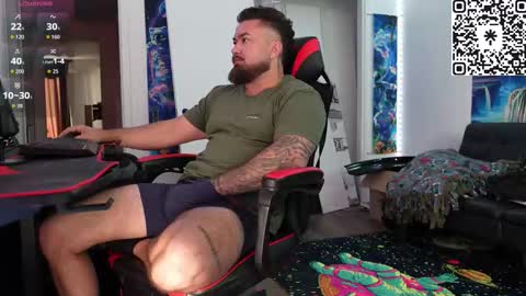 Snapshot of tristanhardwood chatting on 12-21-25, 06:48 tristanhardwood online show from 12-21-25, 06:48