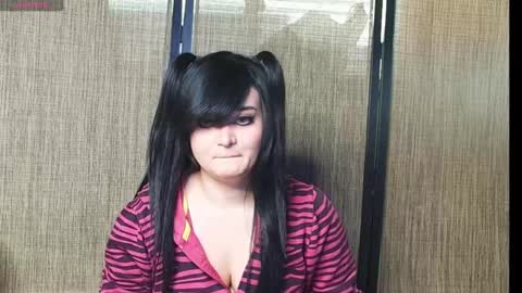 trixiedoescamcam online show from 01-27-25, 02:24