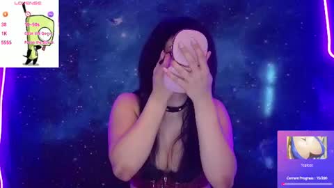 trixiedoescamcam online show from 07-22-26, 11:07