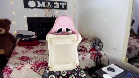 trixxy online show from 03-25-26, 06:36