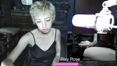 Snapshot of trixyrose chatting on 09-29-25, 12:10 RixyRose online show from 09-29-25, 12:10