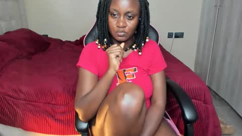 Snapshot of trizzytariaa chatting on 11-19-25, 11:21 Taria online show from 11-19-25, 11:21