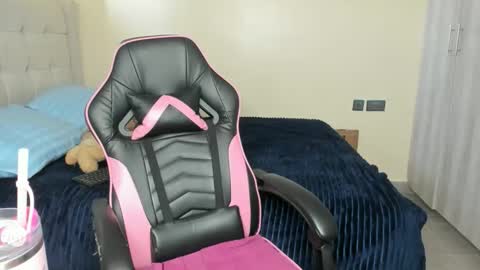 Snapshot of trizzytariaa chatting on 01-16-26, 02:21 Taria online show from 01-16-26, 02:21