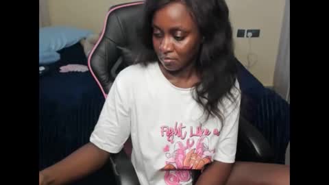 Snapshot of trizzytariaa chatting on 03-20-26, 12:54 Taria online show from 03-20-26, 12:54