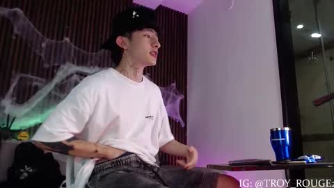 Snapshot of troy_rouge chatting on 10-21-25, 07:47 Troy online show from 10-21-25, 07:47