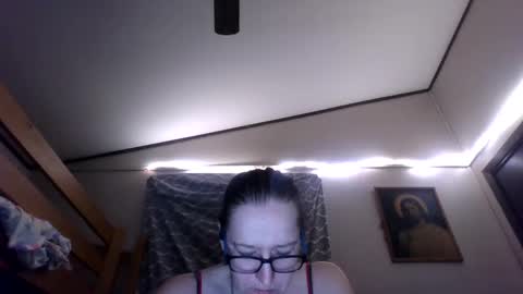 Snapshot of truckerswifetobe chatting on 12-12-24, 04:26 TruckersWifeToBe online show from 12-12-24, 04:26