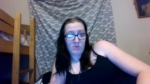 Snapshot of truckerswifetobe chatting on 12-17-24, 11:27 TruckersWifeToBe online show from 12-17-24, 11:27