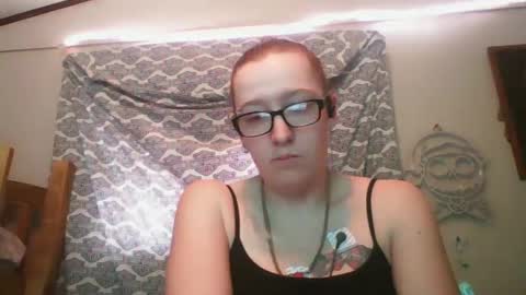 Snapshot of truckerswifetobe chatting on 02-12-25, 02:32 TruckersWifeToBe online show from 02-12-25, 02:32