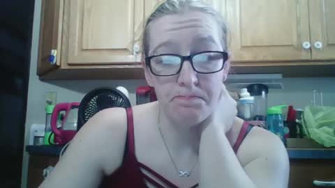 Snapshot of truckerswifetobe chatting on 09-11-25, 07:47 TruckersWifeToBe online show from 09-11-25, 07:47