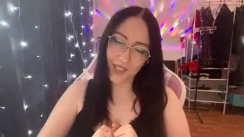 Snapshot of trudiesalcido chatting on 10-21-25, 05:08 Amelia online show from 10-21-25, 05:08
