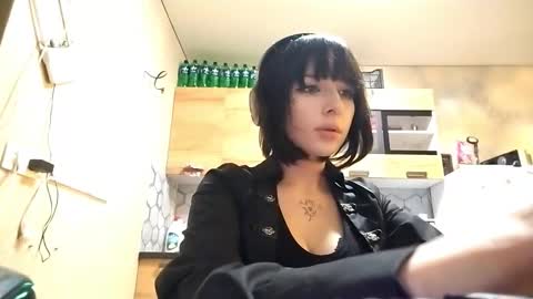 Snapshot of trudymersereau chatting on 01-18-26, 12:09 Poly online show from 01-18-26, 12:09