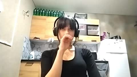 Snapshot of trudymersereau chatting on 01-19-26, 02:43 Poly online show from 01-19-26, 02:43