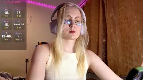 Snapshot of trudymersereau chatting on 03-02-26, 03:52 Poly online show from 03-02-26, 03:52