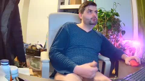 Snapshot of trustmelove chatting on 01-15-25, 06:22 Trustmelove online show from 01-15-25, 06:22