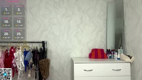 Molly online show from 11-08-25, 03:45